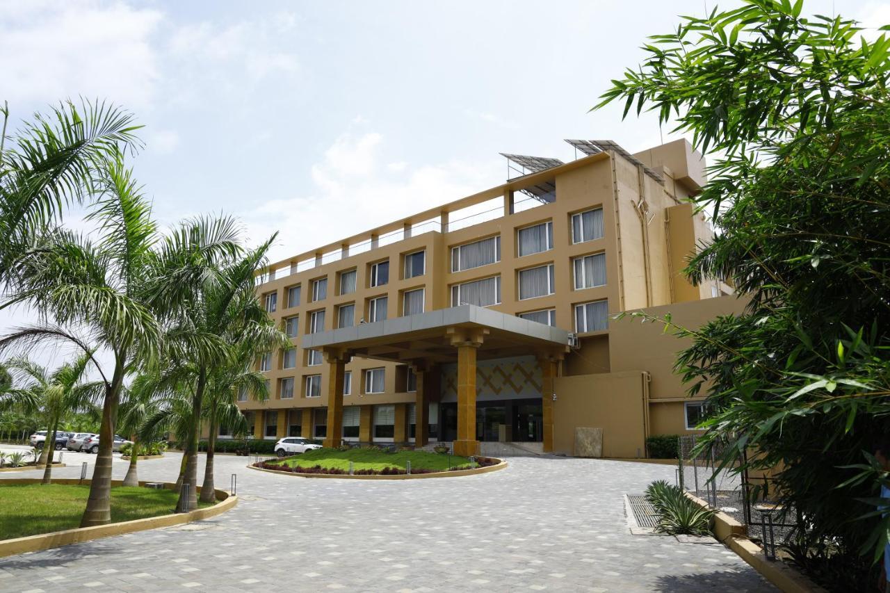 Devka Beach Resort Daman Exterior photo